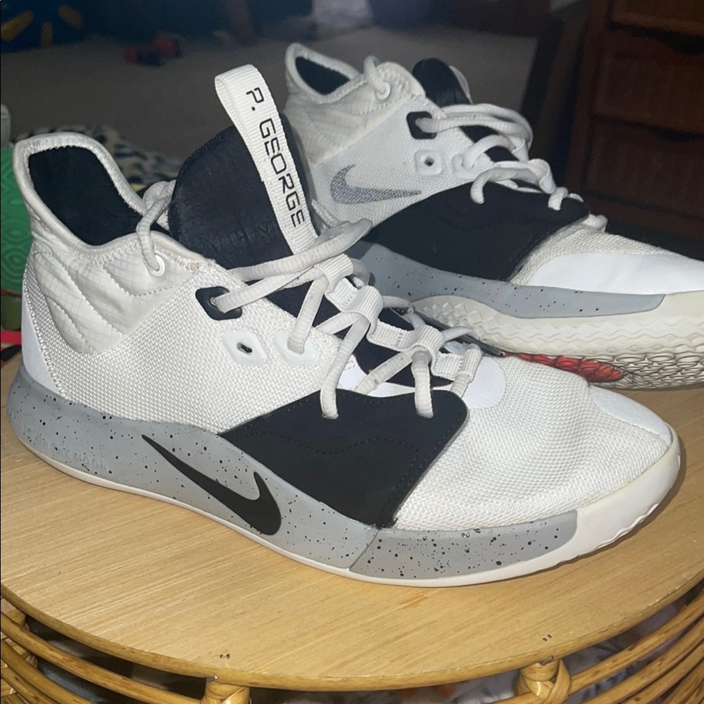 Nike White and Black Sneakers with Speckled Midsole